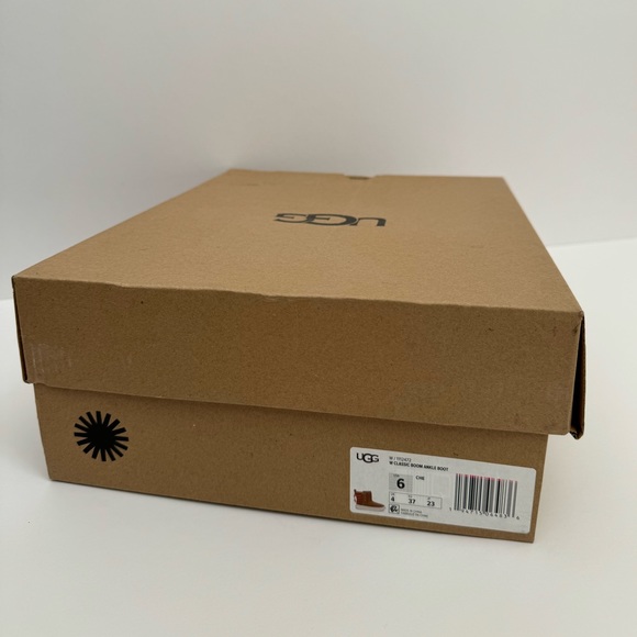 UGG - Classic Boom Ankle Boot Women’s size 6 - Picture 8 of 8